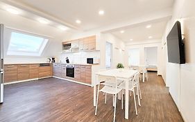 Raj Living - City Center Apartments With 5 Rooms - 10 Min Messe Dus